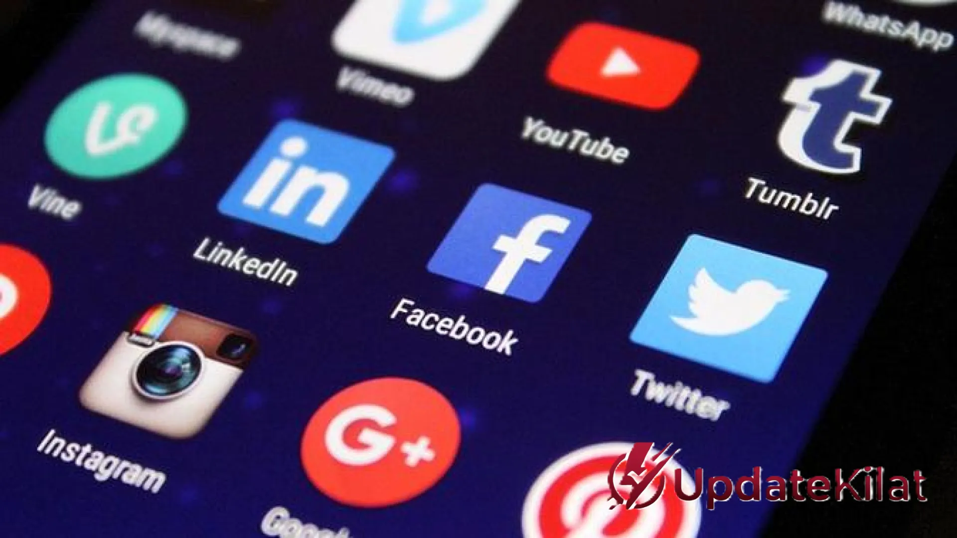 Menjaga Lisan di Ujung Jari: 10 Adab Berkomentar di Media Sosial Menurut Panduan Islam agar Terhindar Dosa