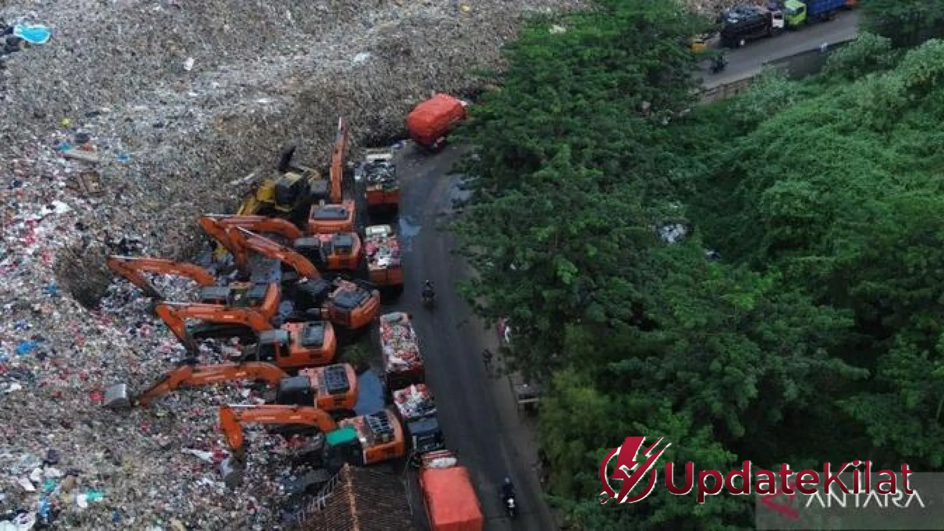 Krisis BBM Global Hantam Bekasi: Operasional TPA Burangkeng Lumpuh Total, Gunungan Sampah Terancam Meluber