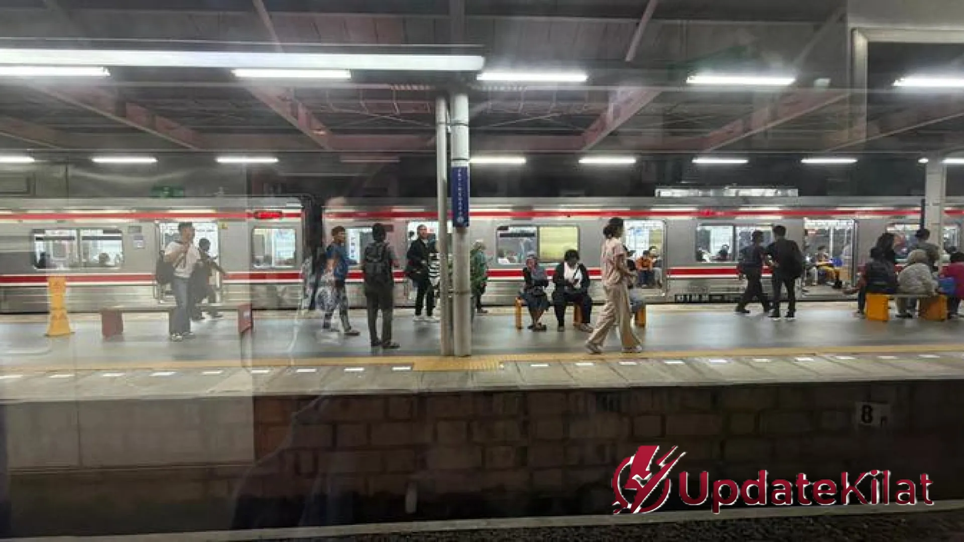 Imbas Kecelakaan di Bekasi Timur, Penumpang KA Purwojaya Terlantar: Cek Cara Refund Tiket 100 Persen