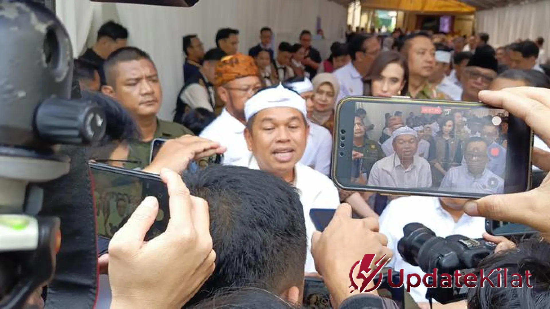 Dedi Mulyadi Sambangi Rumah Duka Korban Kecelakaan Kereta Bekasi: Desak Pembenahan Infrastruktur dan Penertiban Perlintasan