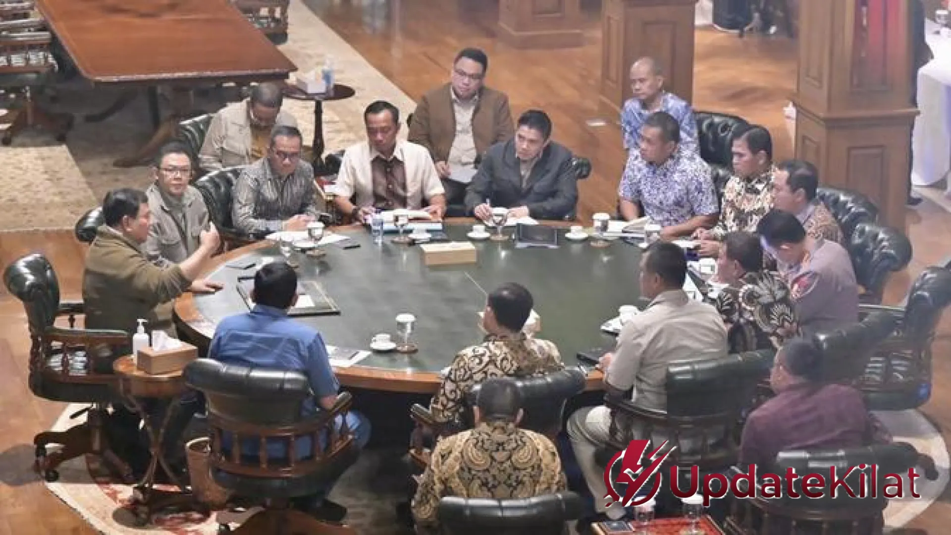 Visi Besar dari Bukit Hambalang: Presiden Prabowo Subianto Godok Kebijakan Strategis untuk Kesejahteraan Buruh dan Kemajuan Pendidikan
