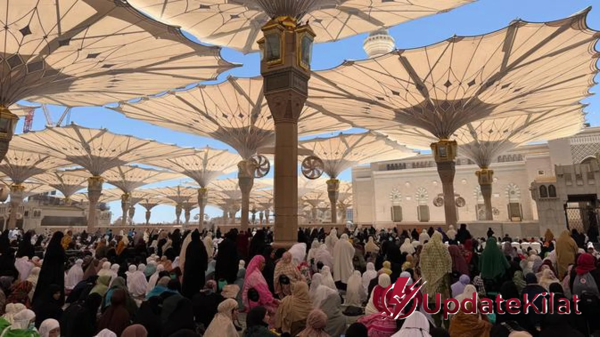 Panduan Lengkap Jemaah Haji Perempuan: Tetap Lanjut Ihram Meski Haid Datang Setelah Miqat