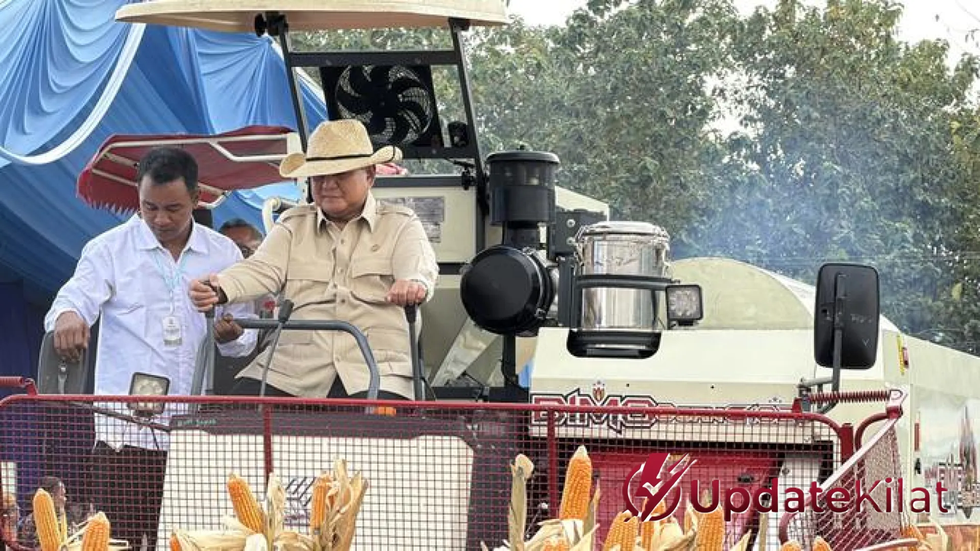 Aksi Nyata di Ladang Tuban: Saat Presiden Prabowo Menakhodai Traktor Raksasa Demi Swasembada Pangan