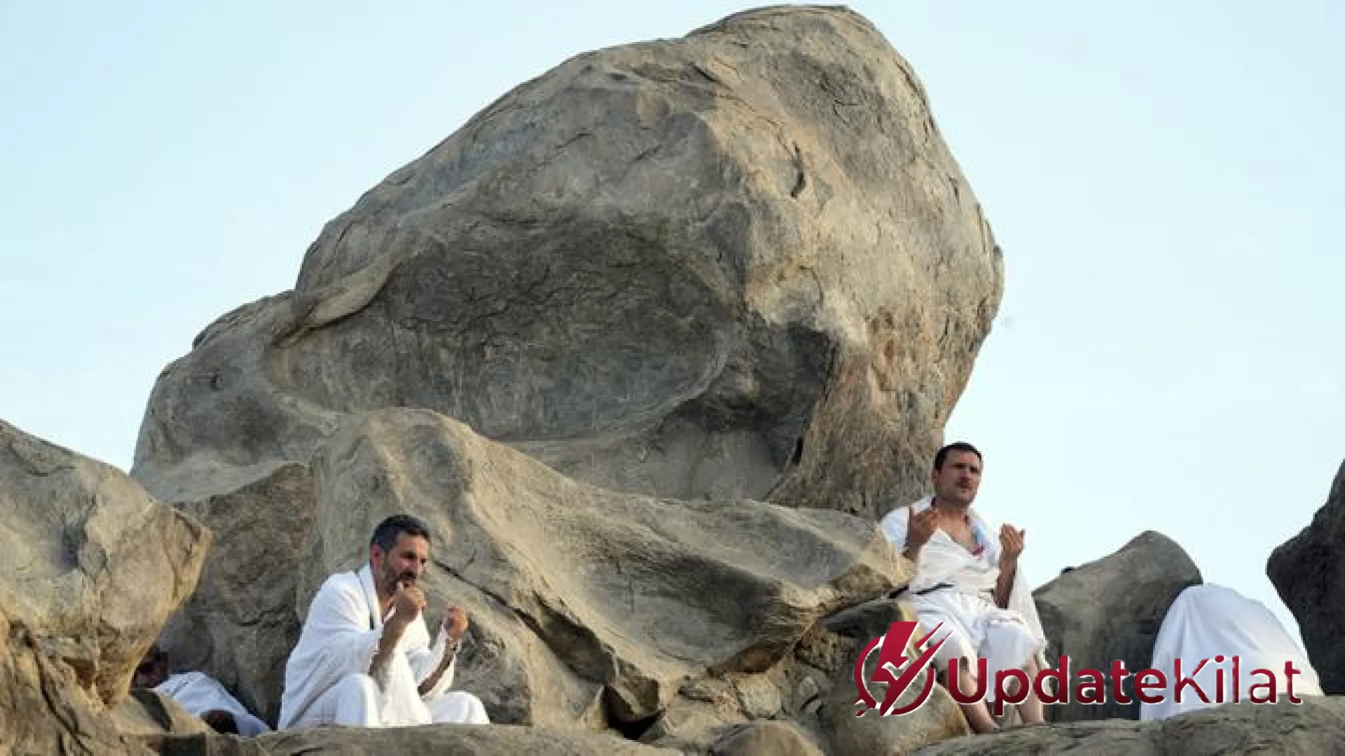 Jejak Abadi Jabal Rahmah: Menyelami Sejarah dan Esensi Bukit Kasih Sayang di Jantung Arafah