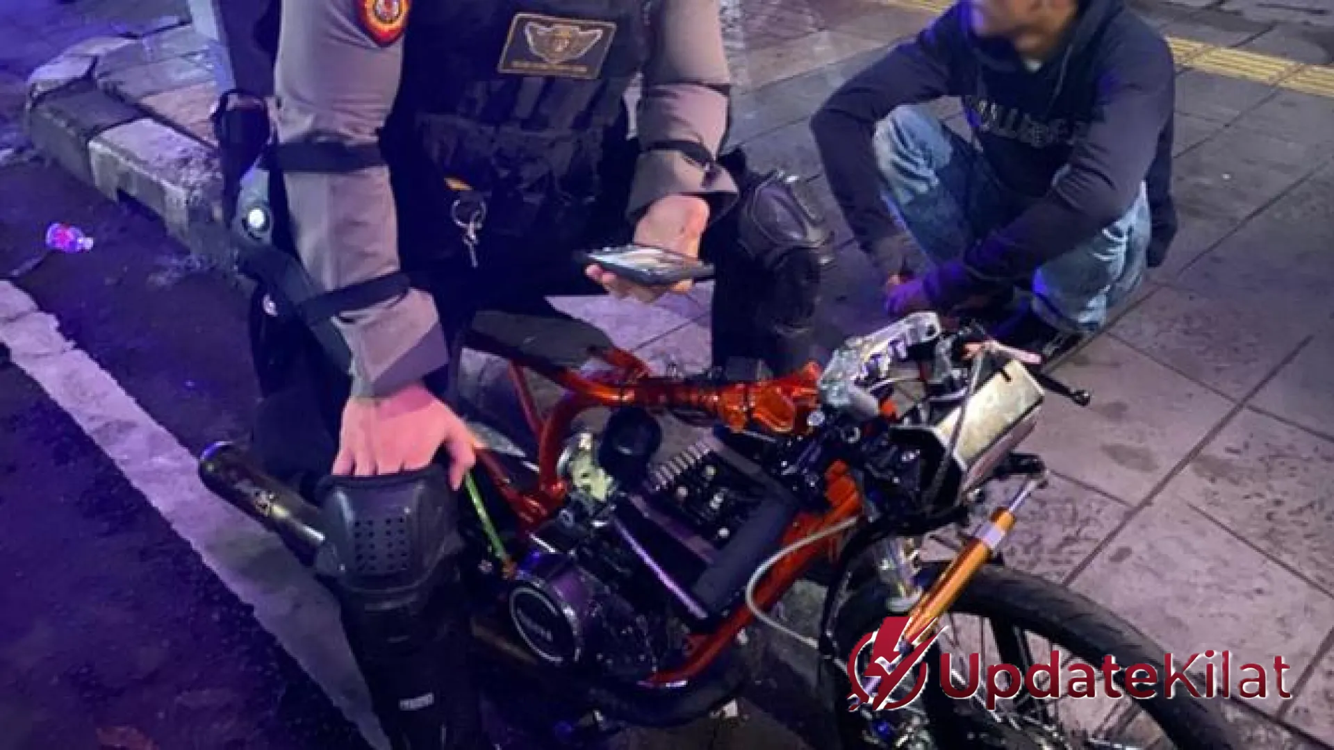 Gagal Gas Pol! Lima Pemuda Terjaring Patroli Brimob Saat Hendak Balap Liar di Pulogadung