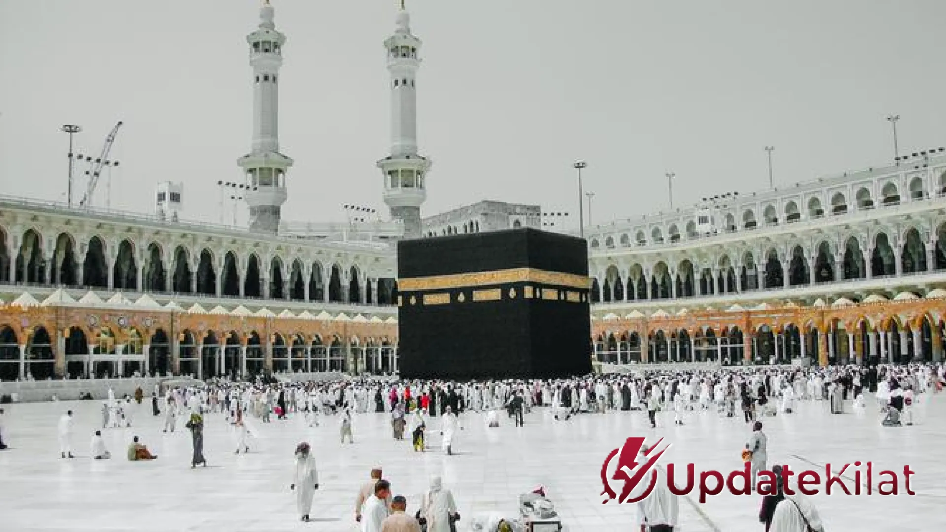 Persiapan Umrah 2025: 12 Detail Krusial yang Sering Terabaikan dan Tips Jitu Menghadapinya