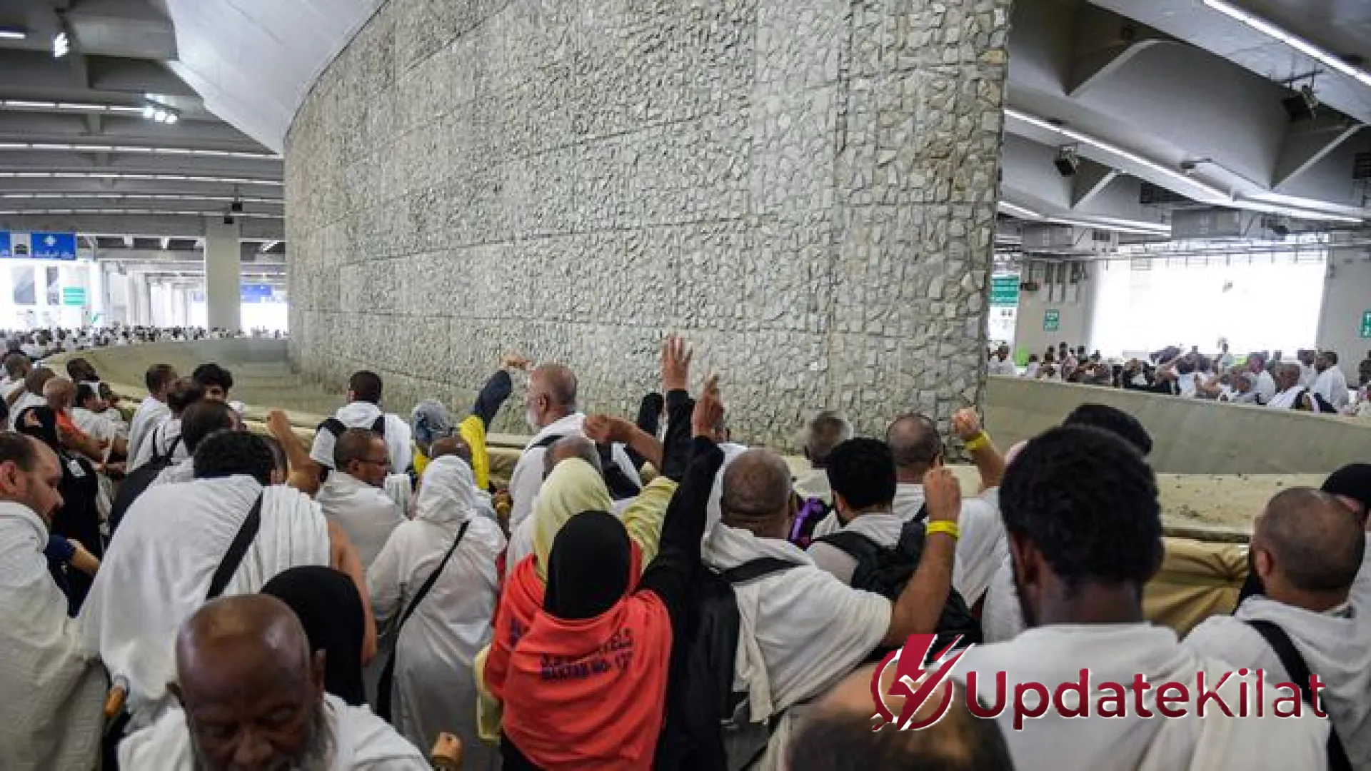 Hukum Badal Lempar Jumrah Bagi Jemaah Tanazul: Solusi Fikih di Tengah Kepadatan Puncak Haji 2026