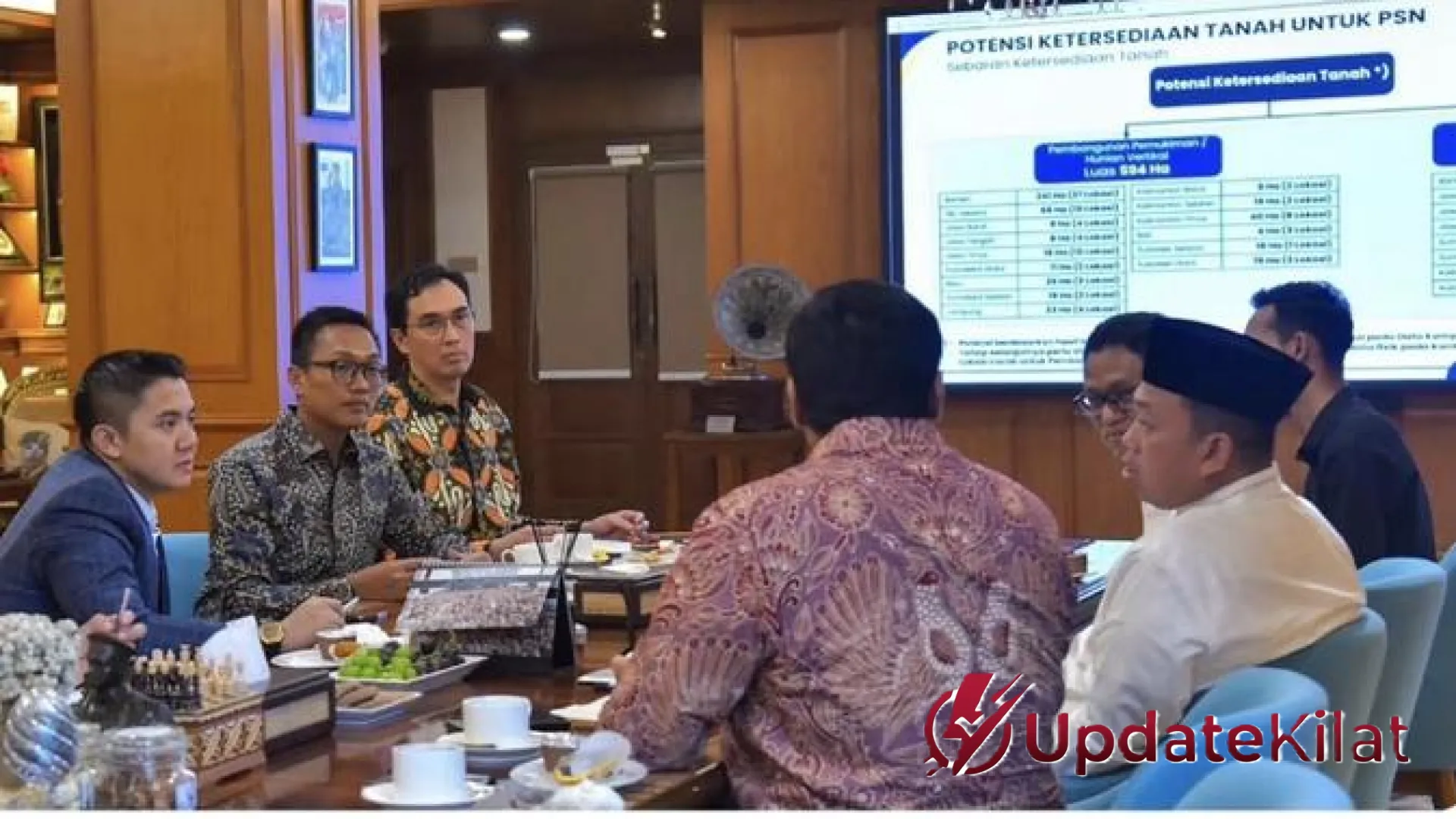 Akselerasi Mega Proyek 100 GW: Seskab Teddy Gerakkan Lintas Kementerian Demi Amankan Lahan Strategis