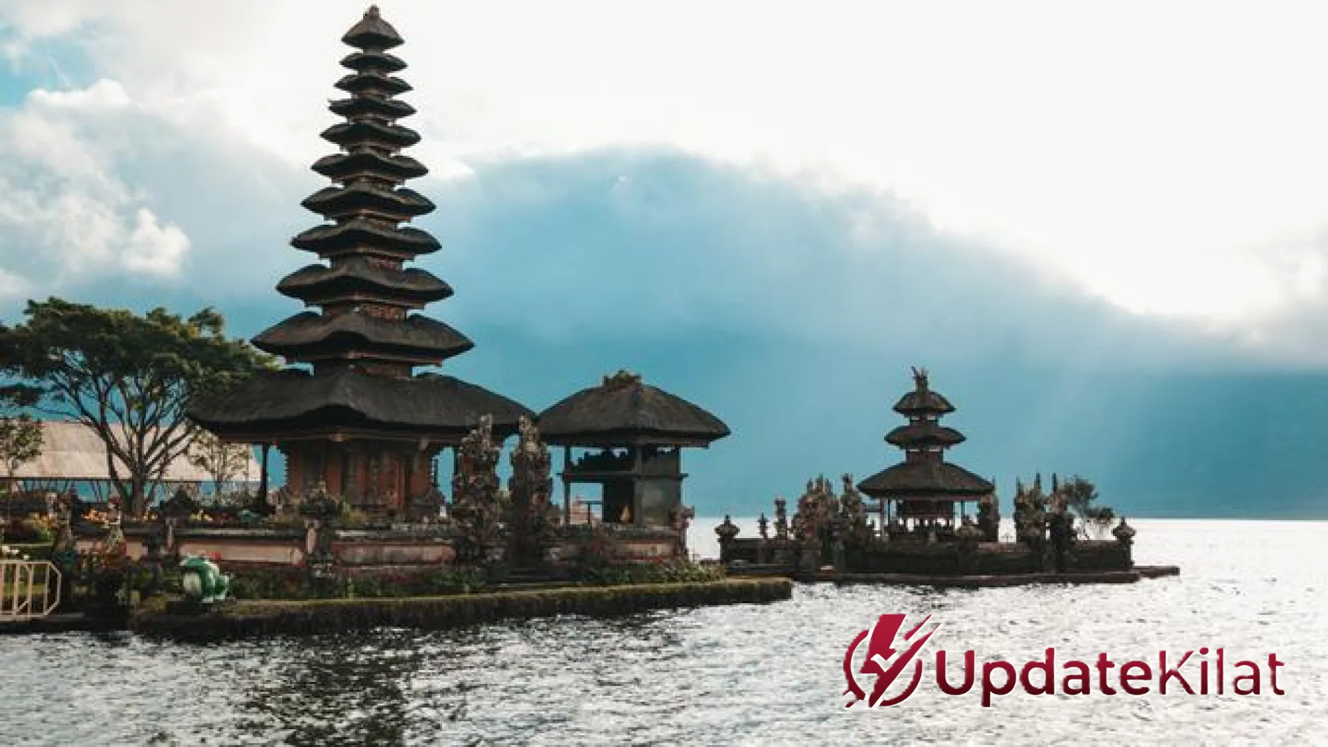 9 Destinasi Wisata Terbaik di Indonesia Selain Bali yang Wajib Masuk Bucket List