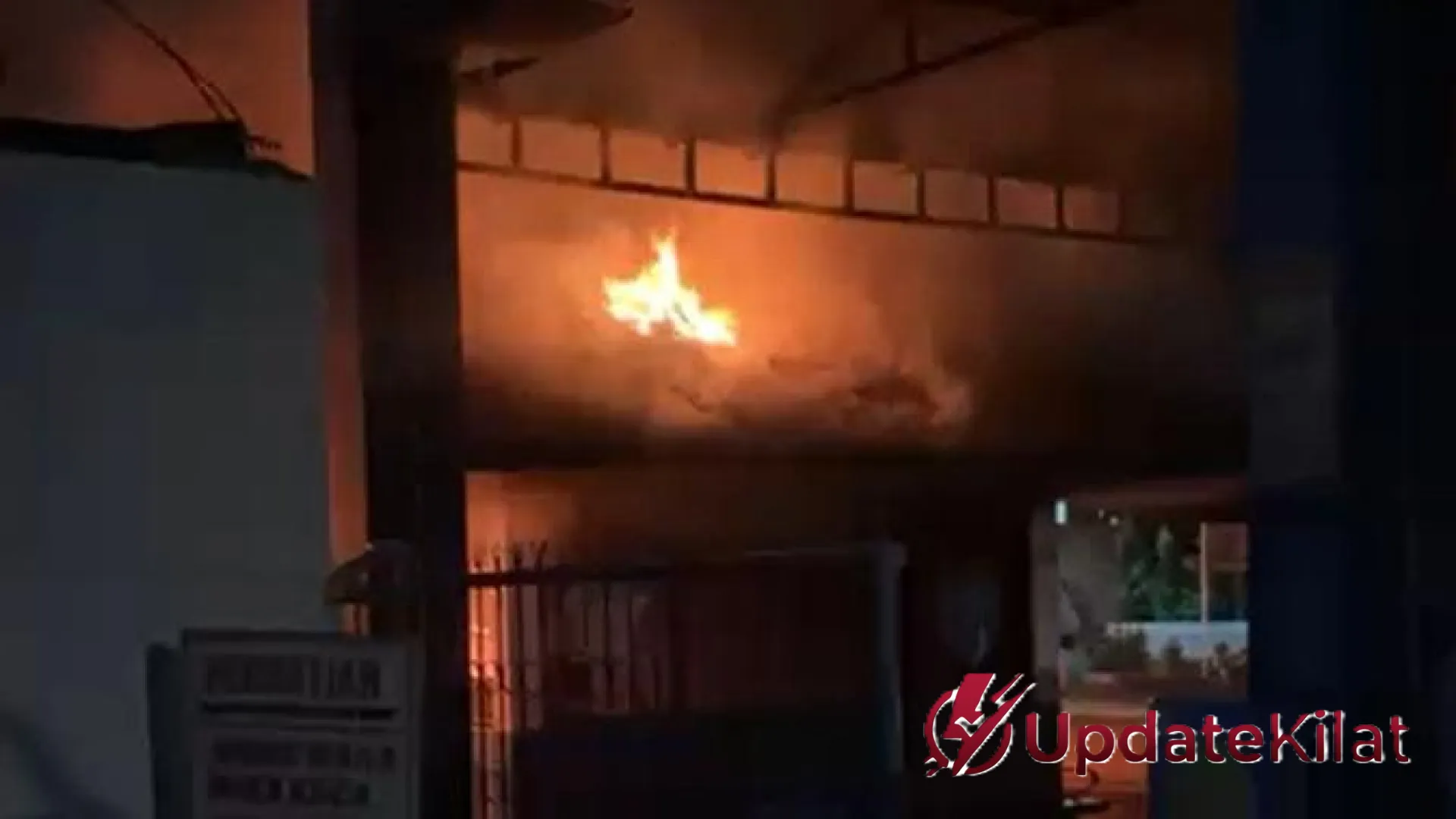 Amukan Si Jago Merah di Kalideres: Puluhan Lapak dan Rumah Ludes Terbakar dalam Tragedi Minggu Dini Hari