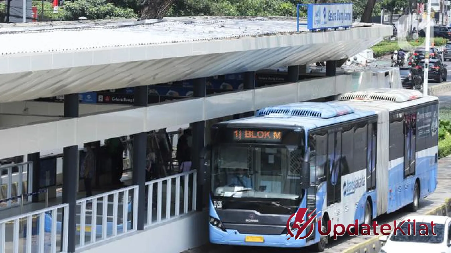 Tawuran Warga Pecah di Kawasan Klender: Gangguan Layanan TransJakarta dan Tantangan Mobilitas Senin Pagi