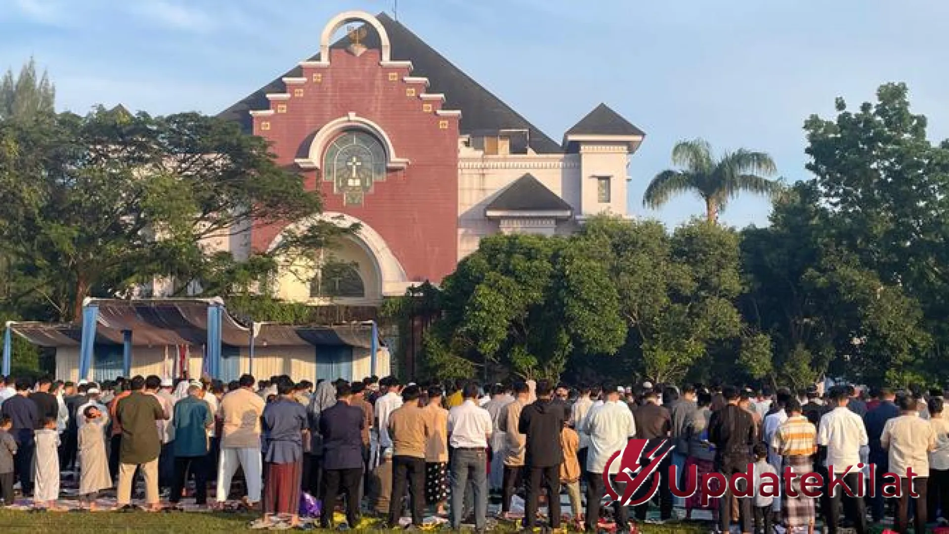Potret Toleransi Abadi: Kala Lapangan Gereja di Depok Menjadi Saksi Bisu Khidmatnya Salat Idul Adha