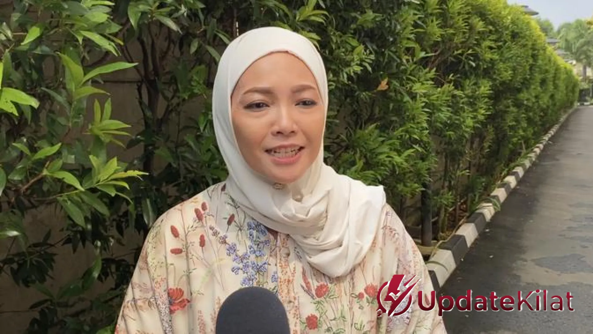 Momen Haru Idul Adha di Rutan KPK: Eny Retno Bawa Tempe Goreng dan Kenangan Muzdalifah untuk Gus Yaqut