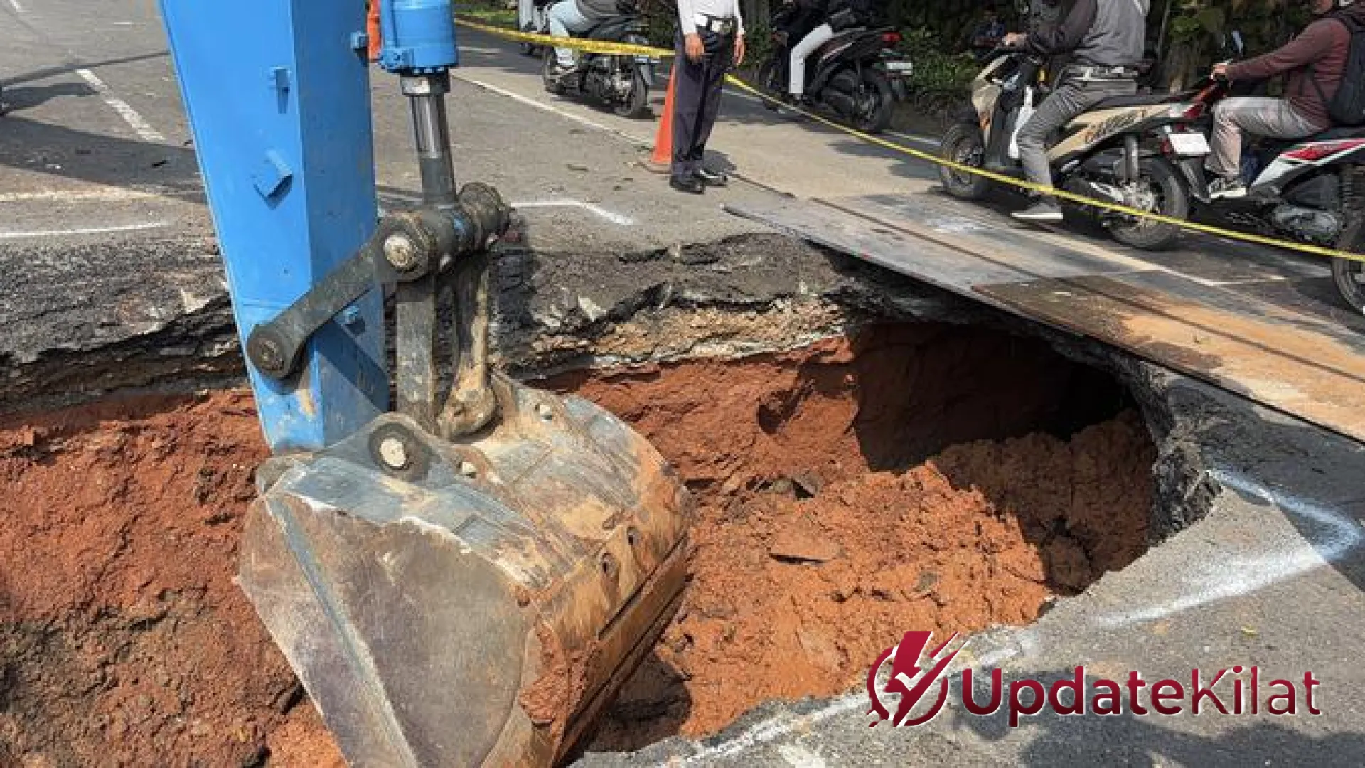 Lenteng Agung Mencekam, Jalan Utama Ambles Hingga 3 Meter: Apa yang Sebenarnya Terjadi di Bawah Tanah Jakarta?