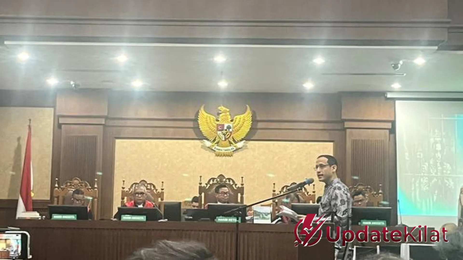 Nota Pembelaan Nadiem Makarim: Menguak Alasan di Balik Pengabdian dan Pilihan Jaket Gojek yang Penuh Makna