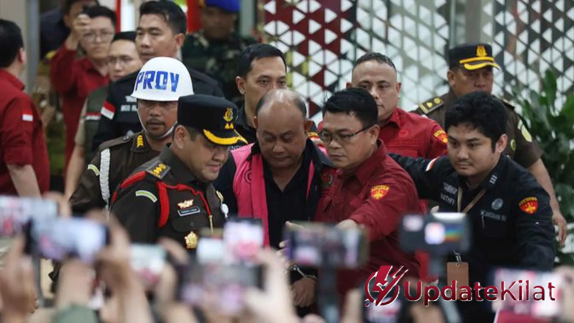 Badai Integritas: Mengupas Tuntas Tiga Skandal Korupsi Besar yang Mengguncang Indonesia dalam Sehari
