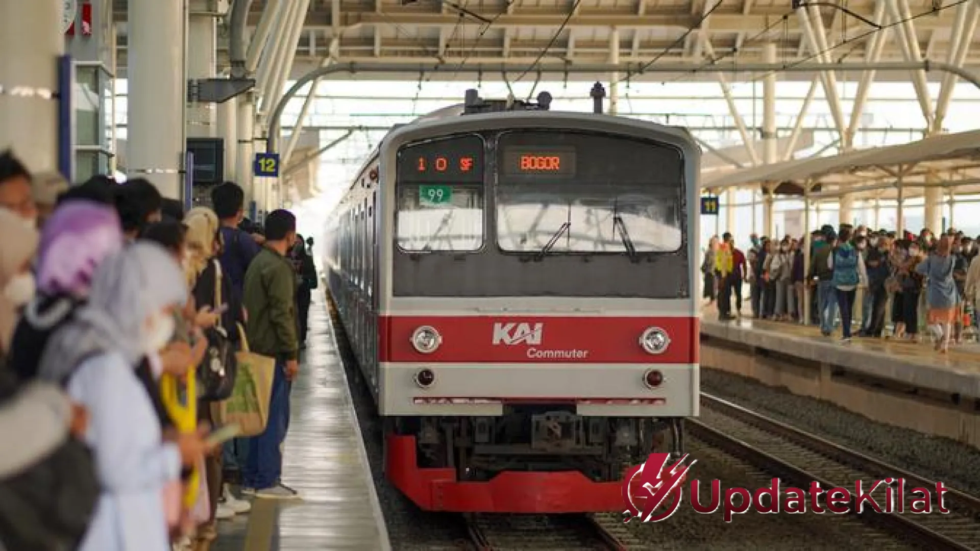 Si Jago Merah Berulah di Jalur Besi: Kebakaran Dekat Rel Lumpuhkan Perjalanan KRL Tanah Abang-Duri
