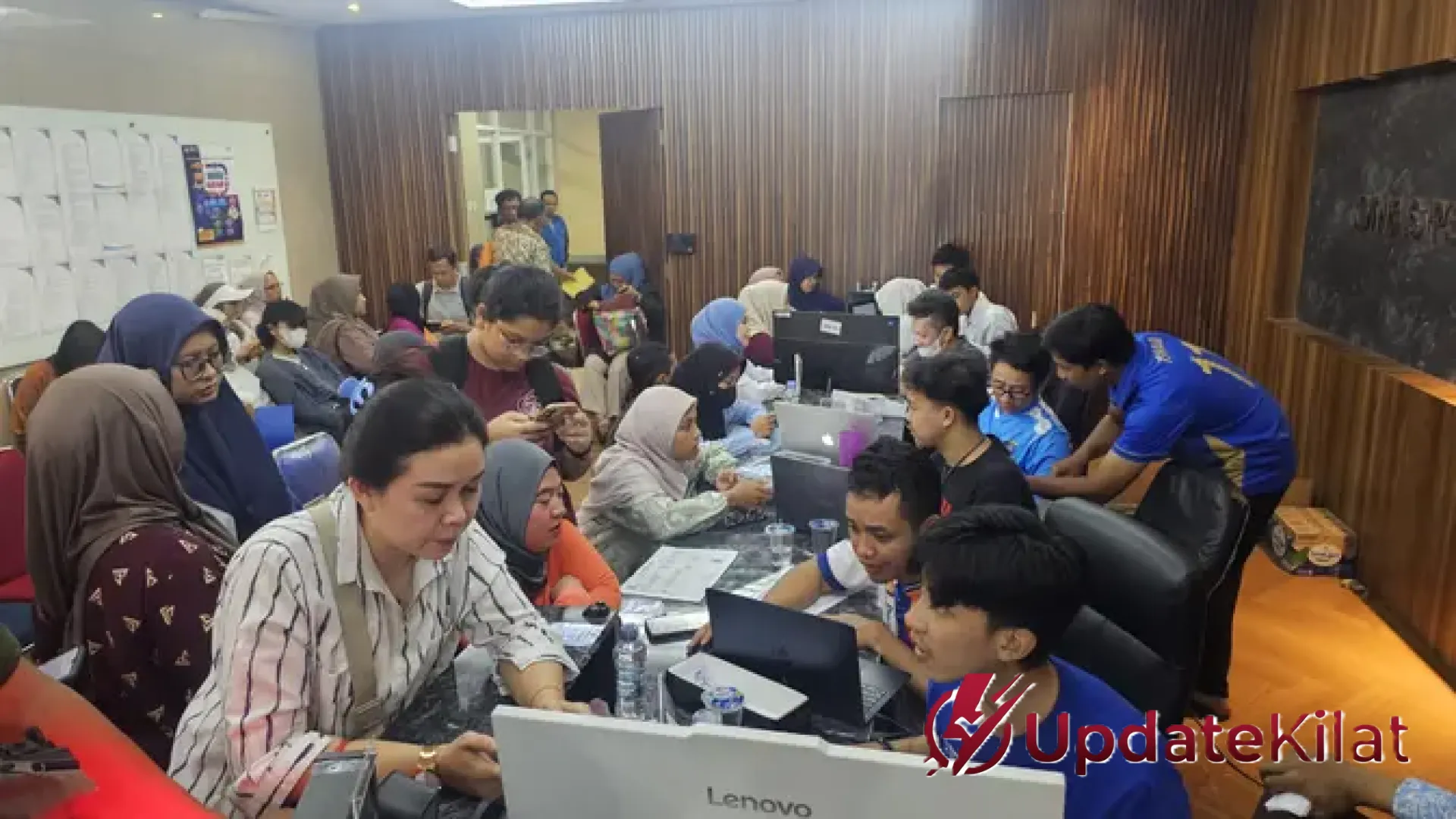 Kekacauan Verifikasi Data SPMB Depok 2026: Ratusan Orangtua Geruduk Kantor Disdik Akibat Masalah Sistem