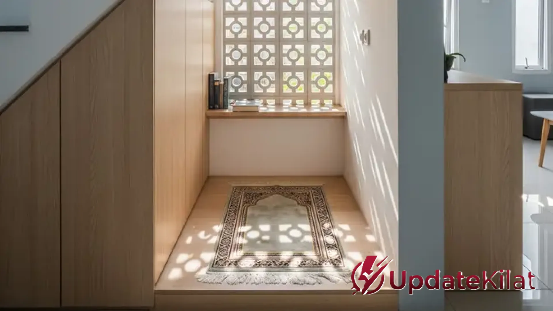 9 Inspirasi Desain Mushola Rumah Kecil dengan Roster: Menciptakan Sudut Spiritual yang Terang dan Sejuk