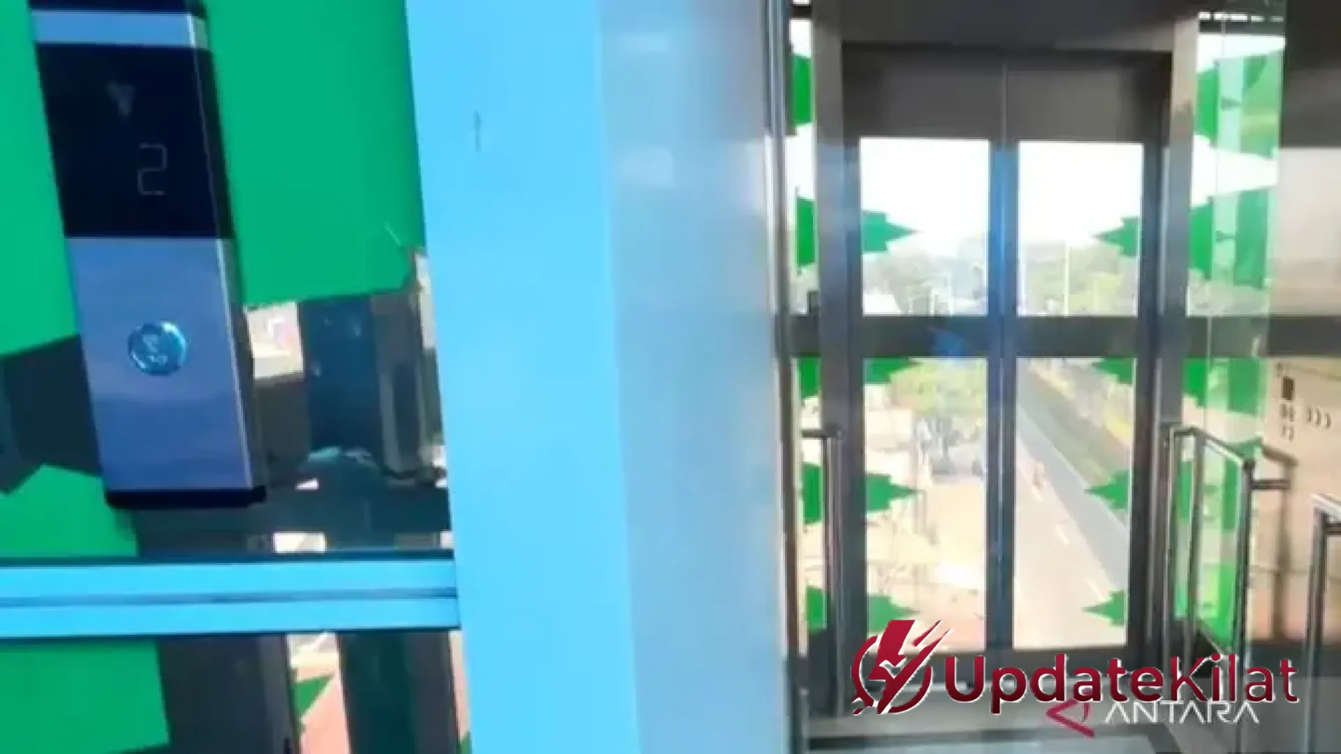 Kabar Baik Bagi Pejalan Kaki: Lift JPO Lenteng Agung Akhirnya Kembali Beroperasi Normal