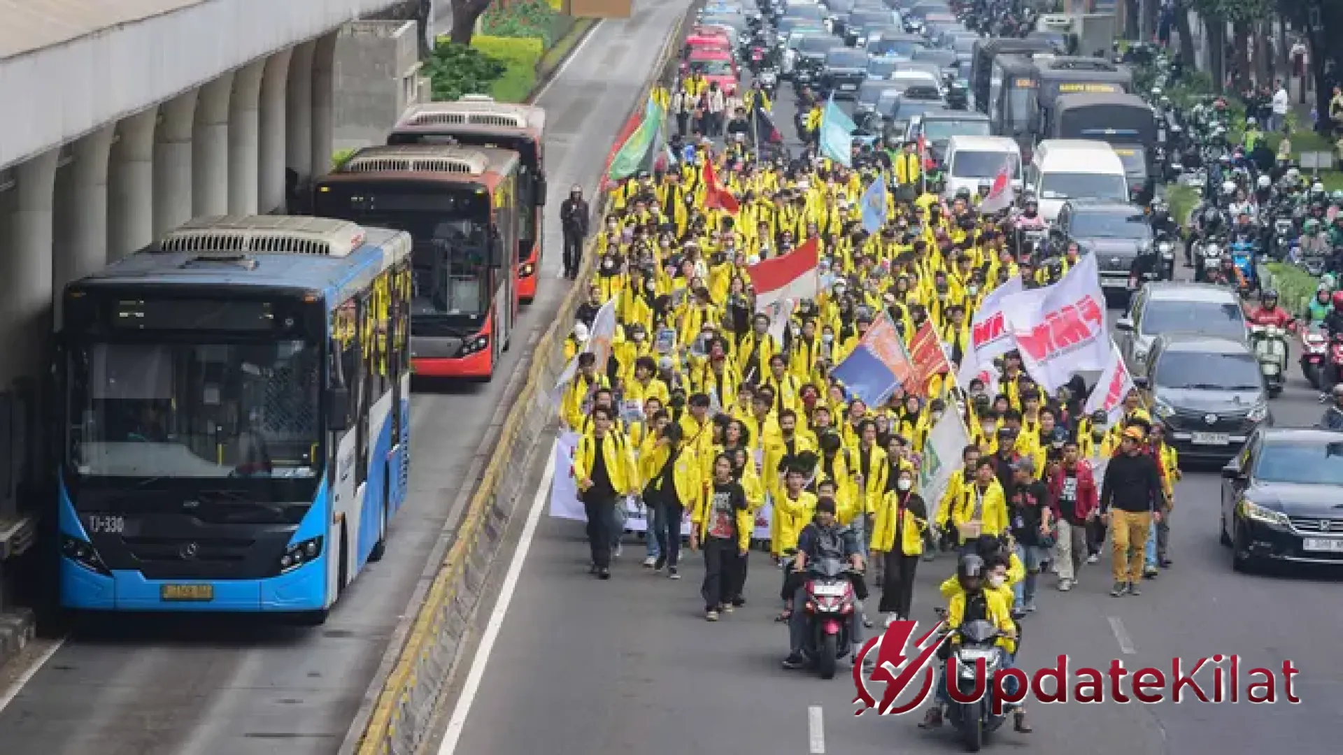 Ketegangan di Bendungan Hilir: Polda Metro Jaya Gagalkan Aksi Penyusup Pembawa Bom Molotov dalam Demo Mahasiswa