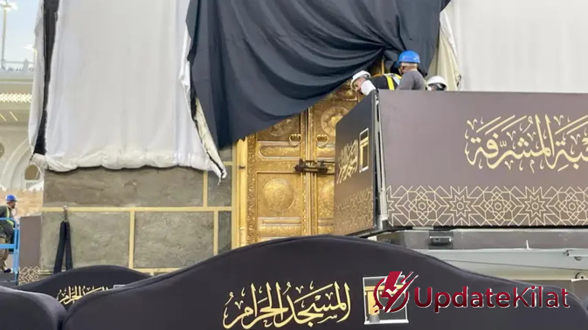 Momen Agung di Baitullah: Menilik Keindahan dan Filosofi Mendalam di Balik Pergantian Kiswah Ka’bah