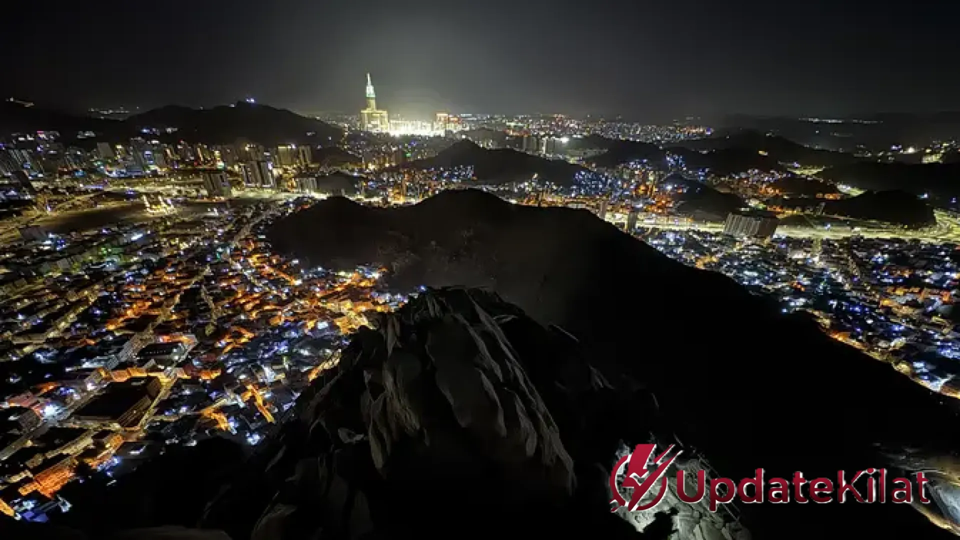 Meniti Jejak Wahyu di Jabal Nur: Perjalanan Spiritual Menuju Kedalaman Sunyi Gua Hira