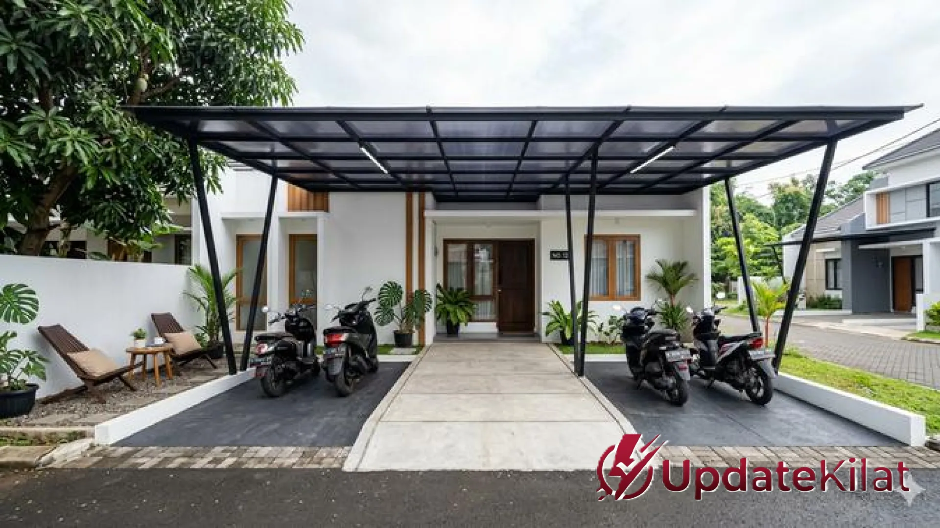 7 Inspirasi Kanopi Teras Rumah Multifungsi: Perpaduan Estetika Area Santai dan Keamanan Parkir Motor