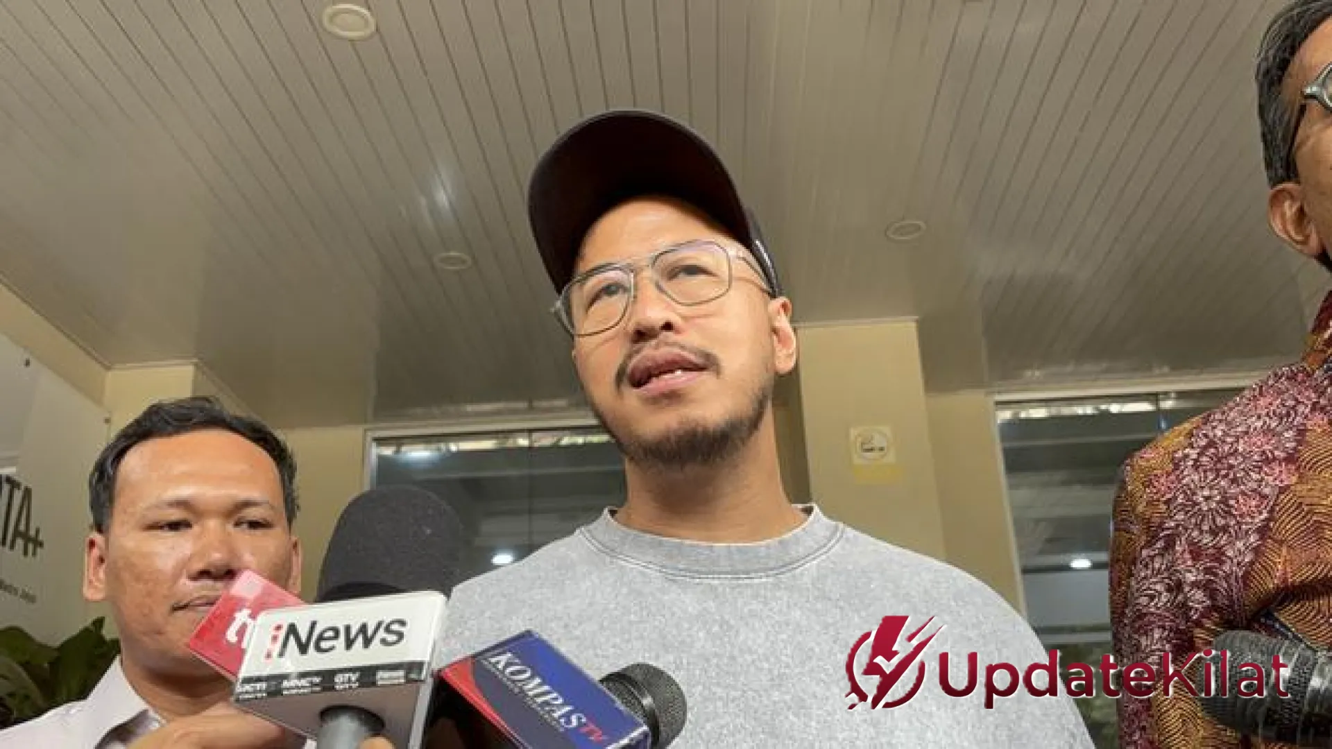 Babak Baru Kasus ‘Mens Rea’: Pandji Pragiwaksono Kedepankan Dialog Hangat dengan Pelapor di Polda Metro Jaya
