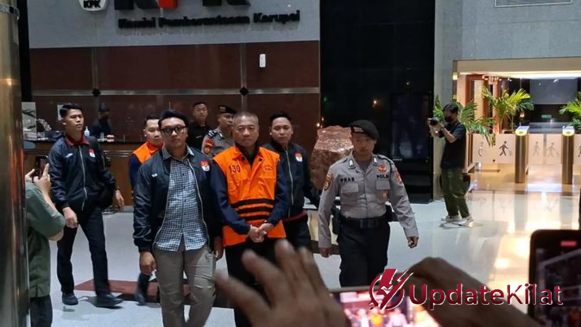 Jejak Kelam di Balik Rompi Oranye: Bupati Tulungagung Resmi Jadi Tersangka Pemerasan Rp5 Miliar