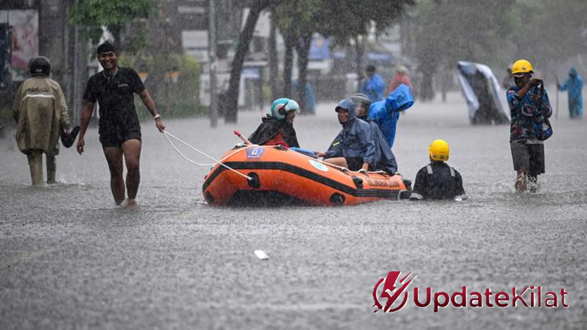 Menghadapi Langit yang Tak Kunjung Terang: Panduan Doa dan Amalan Agar Cuaca Kembali Cerah