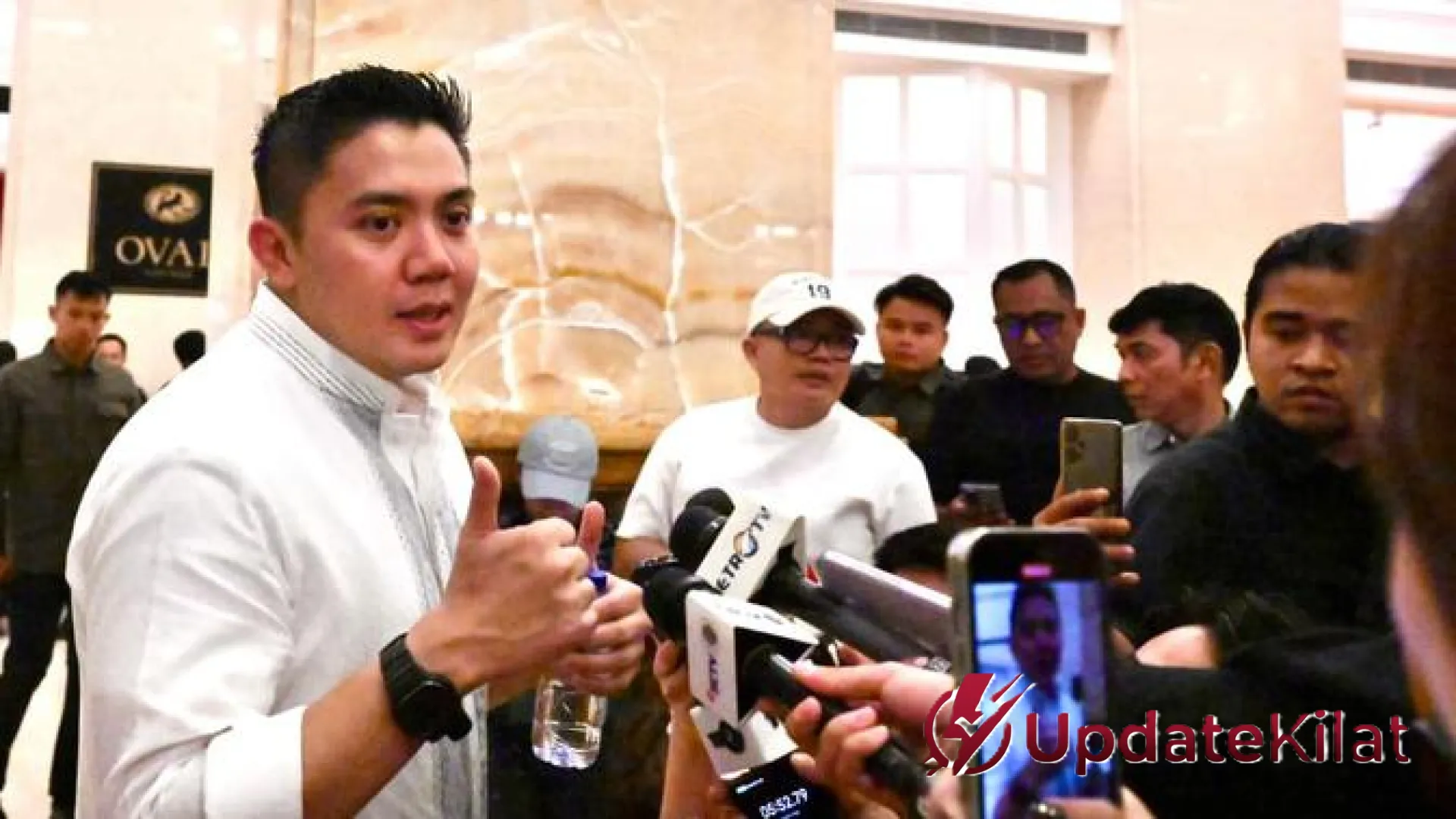 Seskab Teddy Kritik Fenomena ‘Inflasi Pengamat’: Sebut Data Ngawur dan Picu Kecemasan Publik