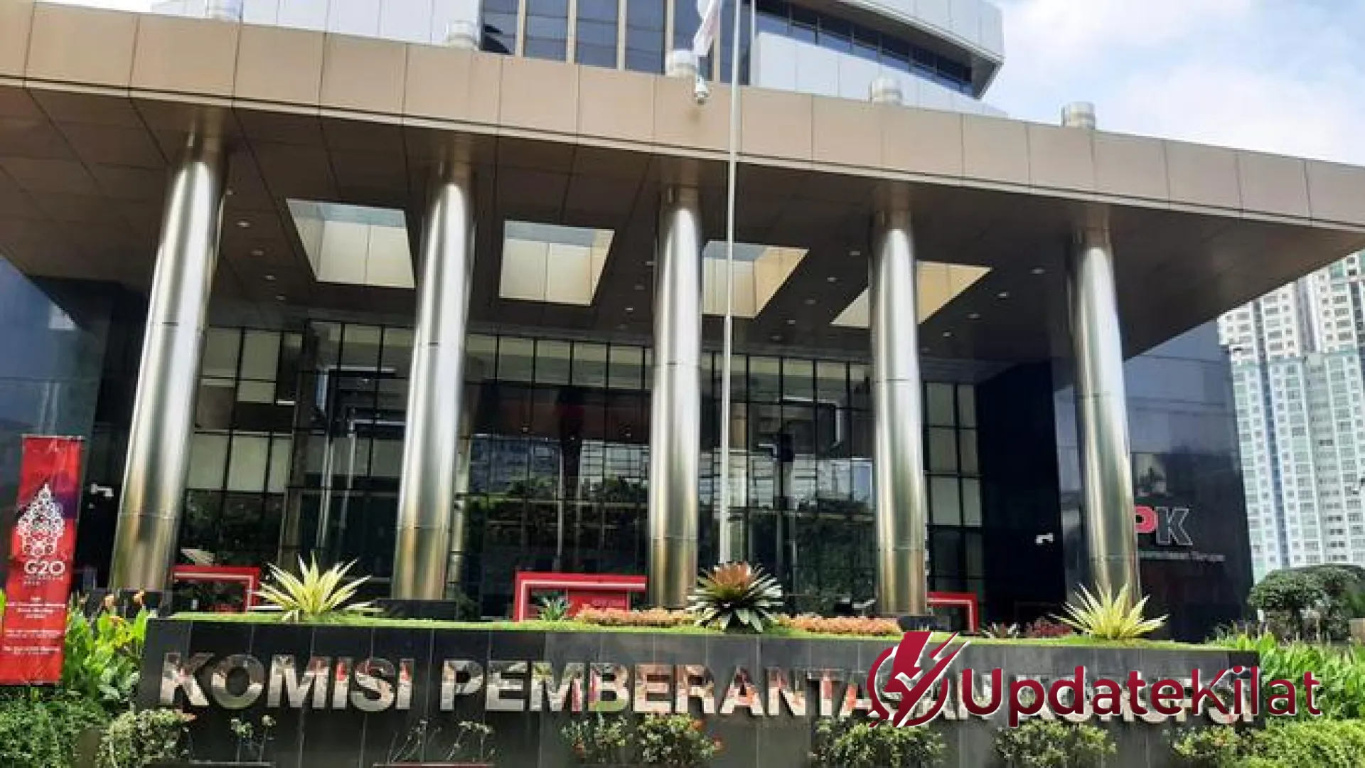 Skandal Korupsi Tulungagung: KPK Seret Bupati Gatut Sunu dan Sang Adik ke Jakarta