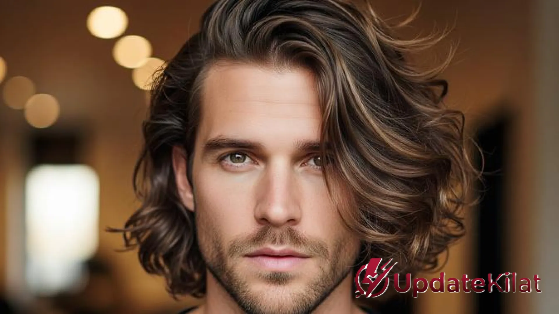 Transformasi Gaya: 7 Rekomendasi Model Rambut Pria Panjang Bergelombang yang Stylish dan Berkarakter